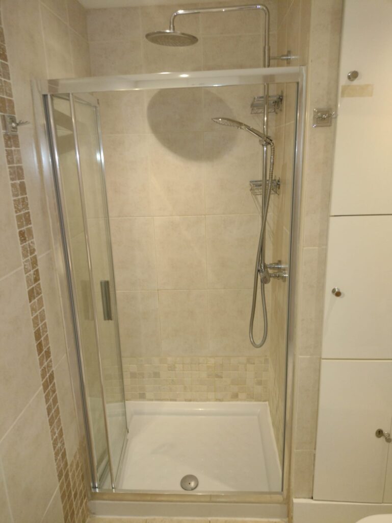 apartment 6k2 bathroom