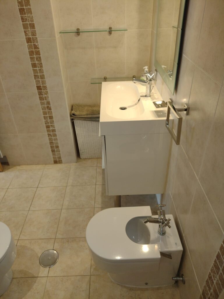 apartment 6k2 shower room